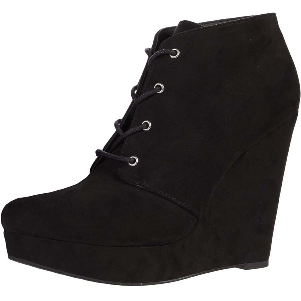 NWT GBG Los Angeles Aheela Black Faux Suede Lace-Up Wedge Booties Size 7M